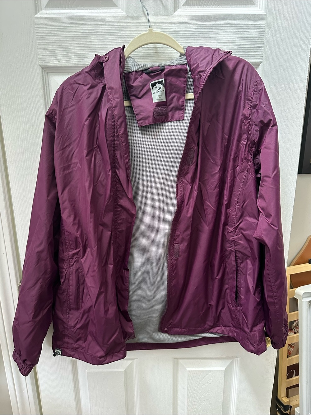 Lightweight Women's Hooded Jacket - Plum